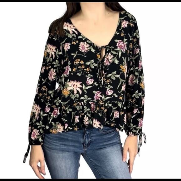 American Eagle top - Picture 3 of 9